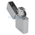 Bricheta Ronson Chrome Vertical Brushed functionala cu benzina confectionata din otel inoxidabil de calitate